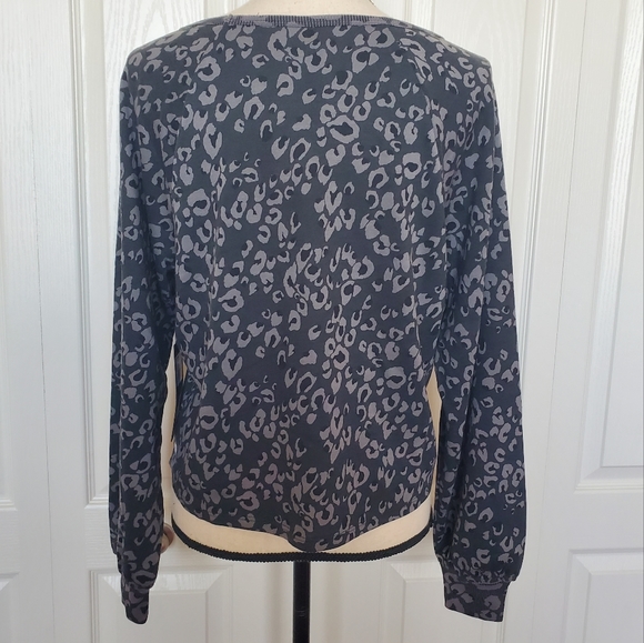 NWT WildFox Sweat Women's Leopard Print Grey and Black Top Size M - Picture 3 of 10